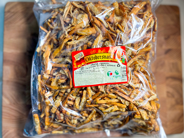 Нитка ЖАРЕНАЯ "Чеснок с зеленью" Oktobersnack 1 кг (сырный продукт) в Новочеркасске