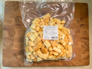 Сыр к пиву: Сырный продукт ФЕРМЕРСКИЙ бочонок копченый