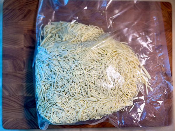 Сырный продукт ФЕРМЕРСКИЙ паутинка  укроп/чеснок в Новочеркасске