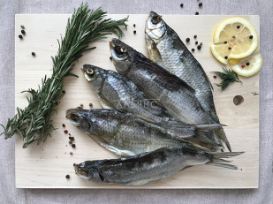 Желтый полосатик: Вобла вяленая астраханская крупная